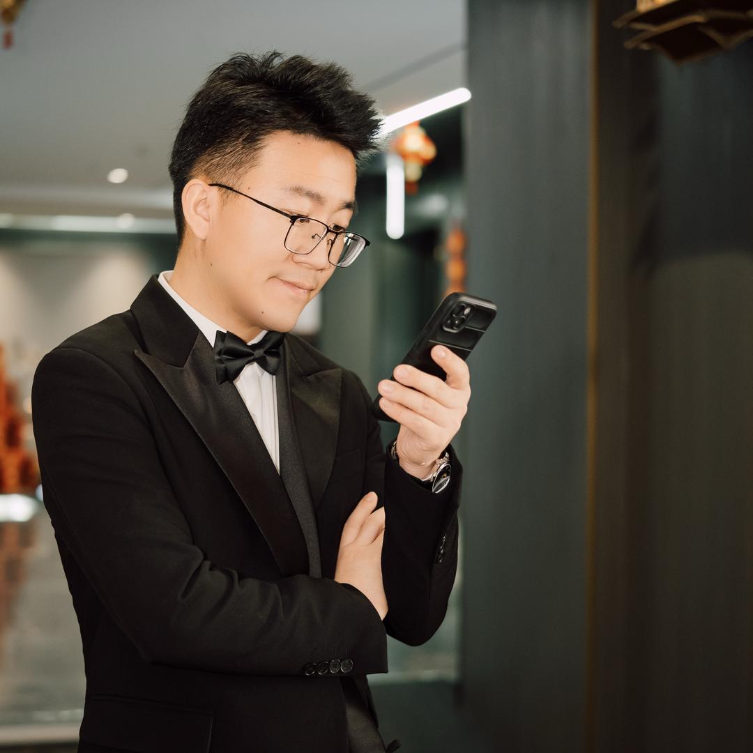 在嘉峪关开婚纱店的邓努力