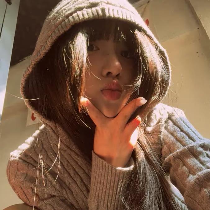 周 京 泽.