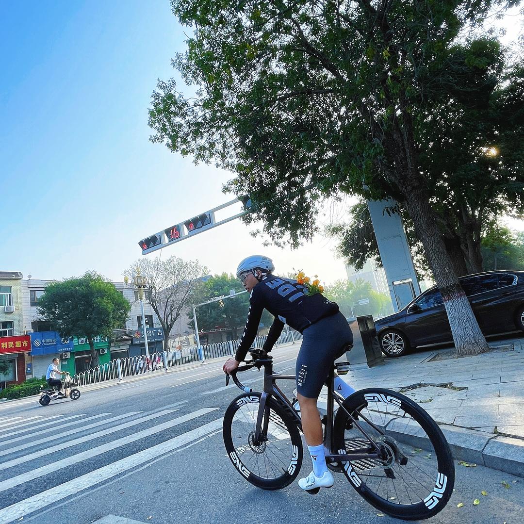 @飞康🚵‍♀️（战地记者版）