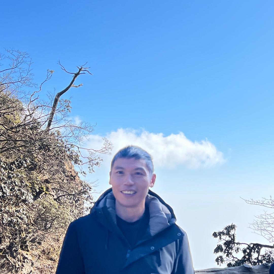 🐲70后抱烟老头