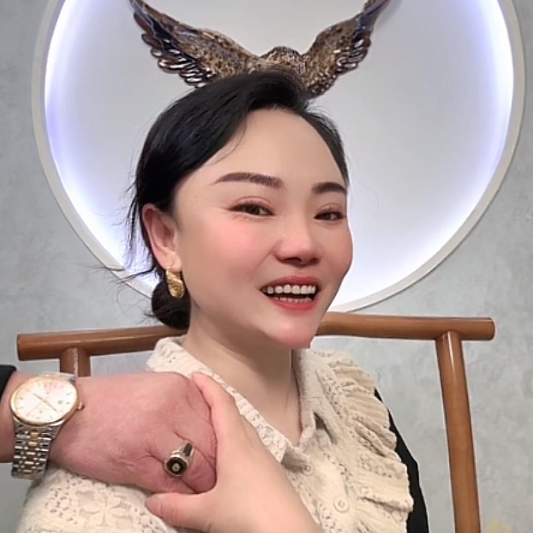龙静同行