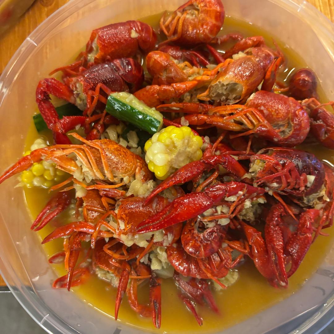 电网旁生蚝小龙虾