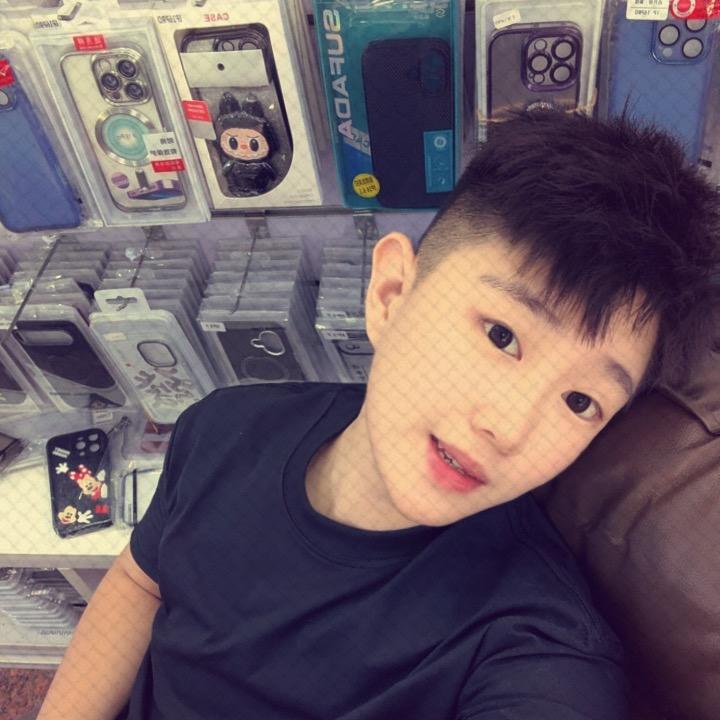 卖手机的小奶狗（艾美东兴店）