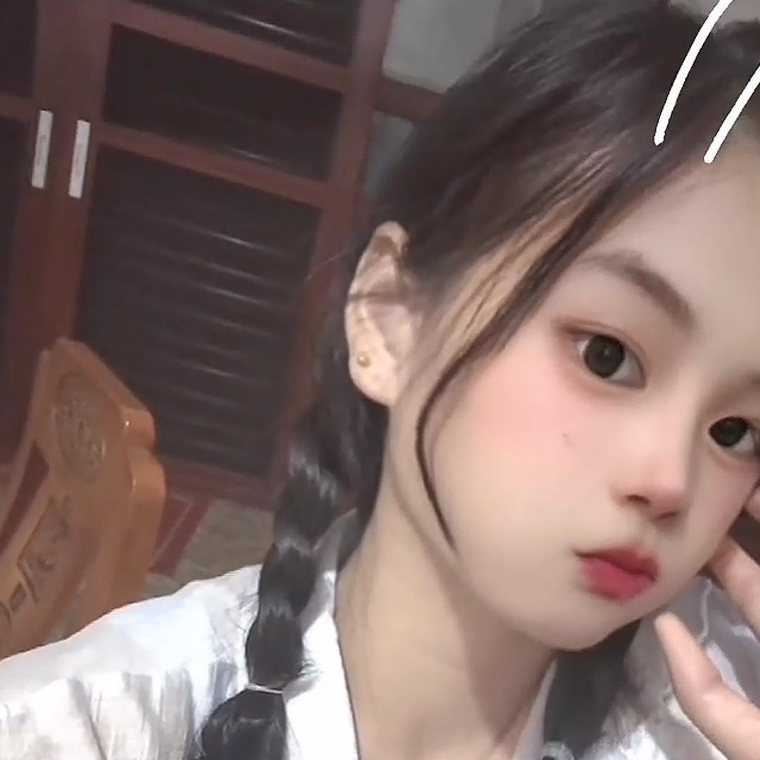 别捏我小脸ˡᵃʕ•̫͡•ʔ
