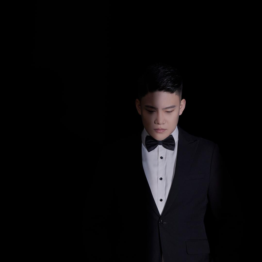 主持//李航（声入人心）