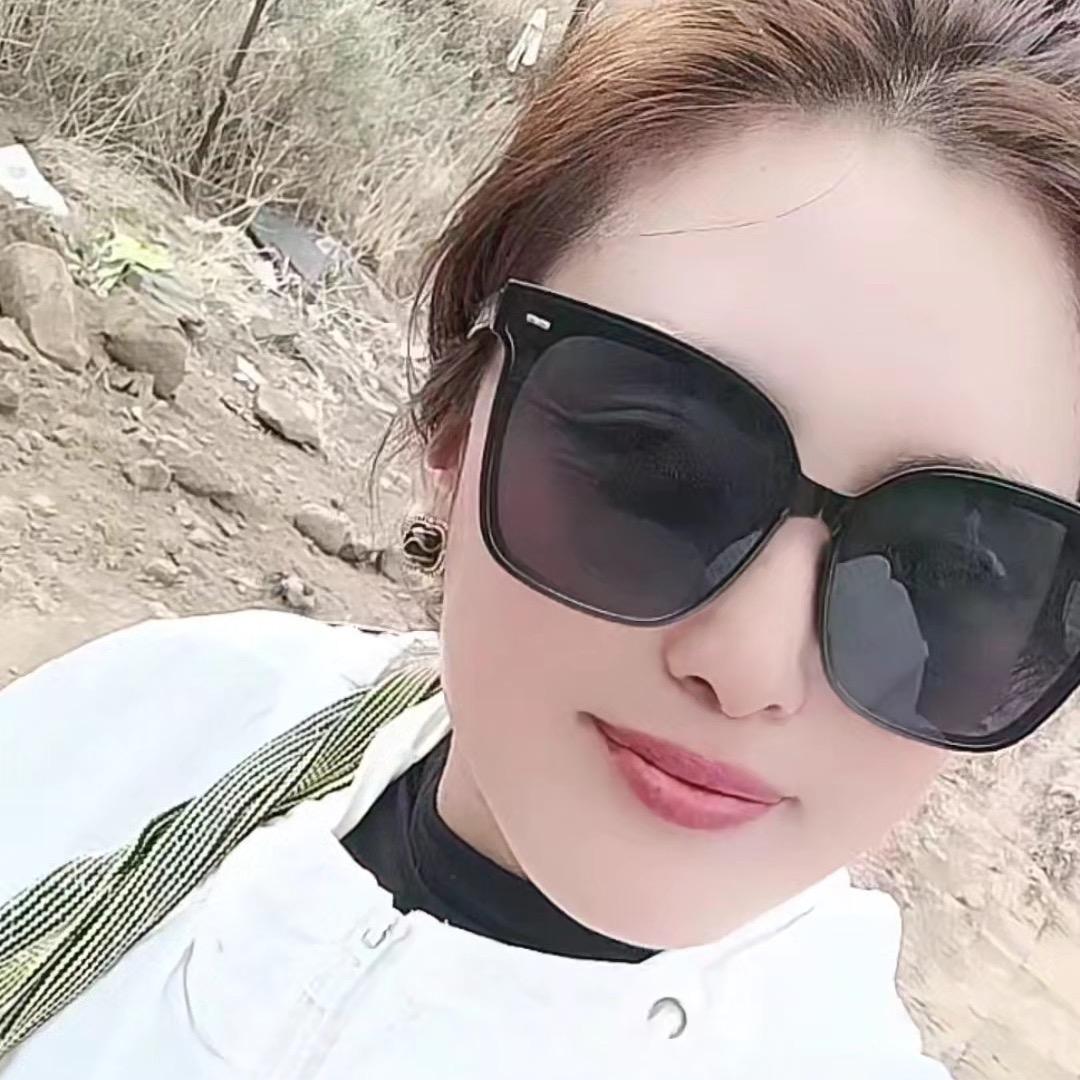 西藏姑娘。