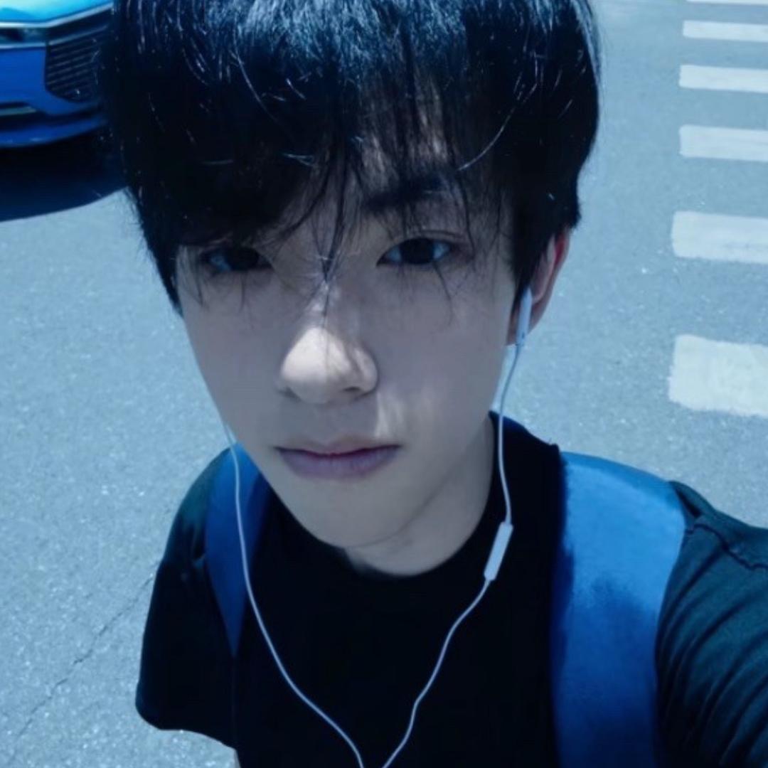~yY