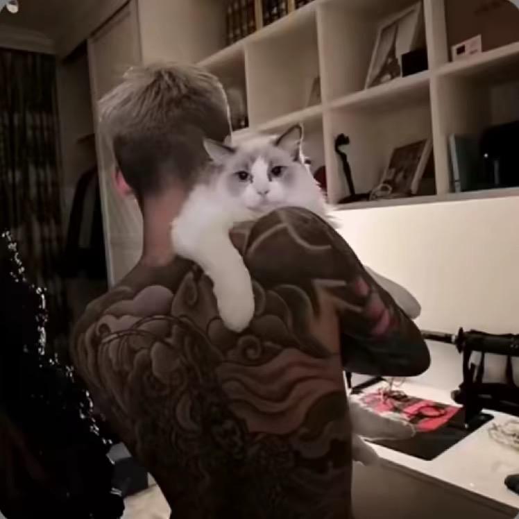 纹身师  小余