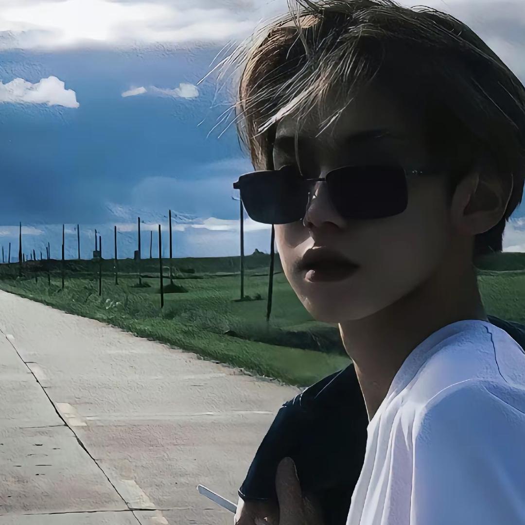 阿辰 .