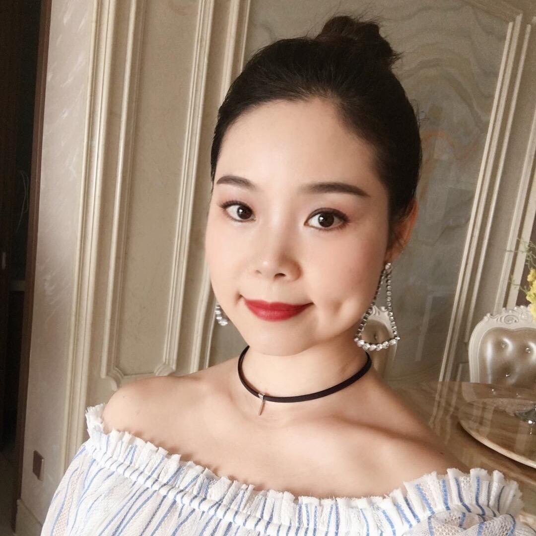 小酒窝艳儿