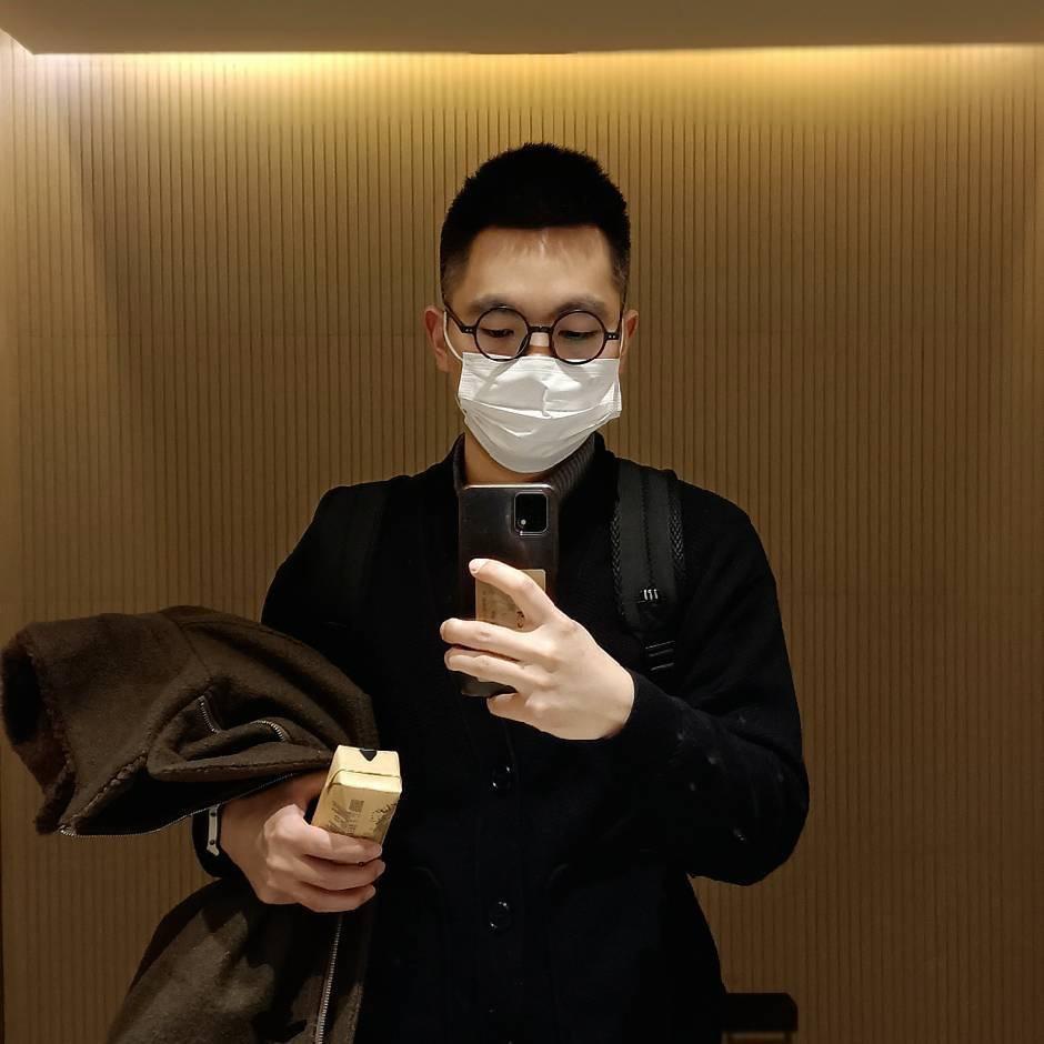 圆眼镜小弟