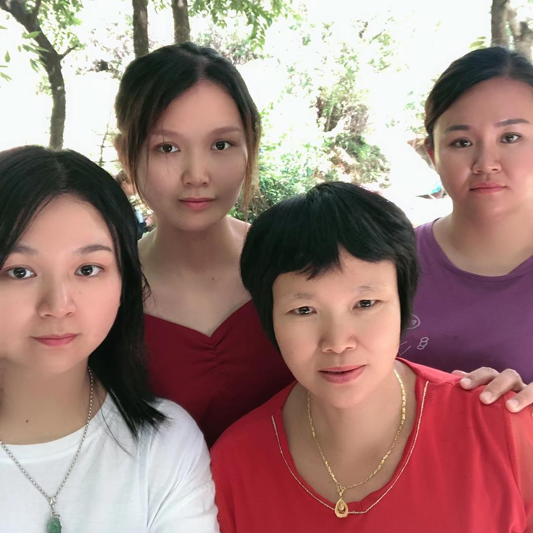 潮汕姑嫂一家人