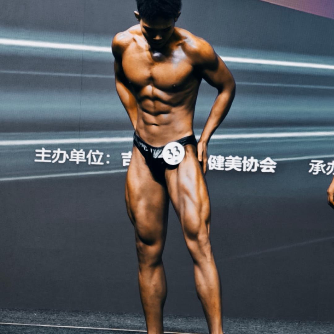 金 宇 航