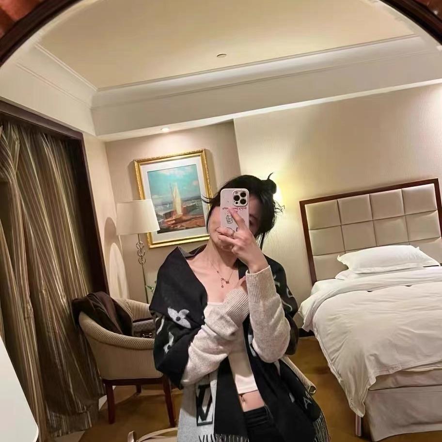 漫璐高端围巾店