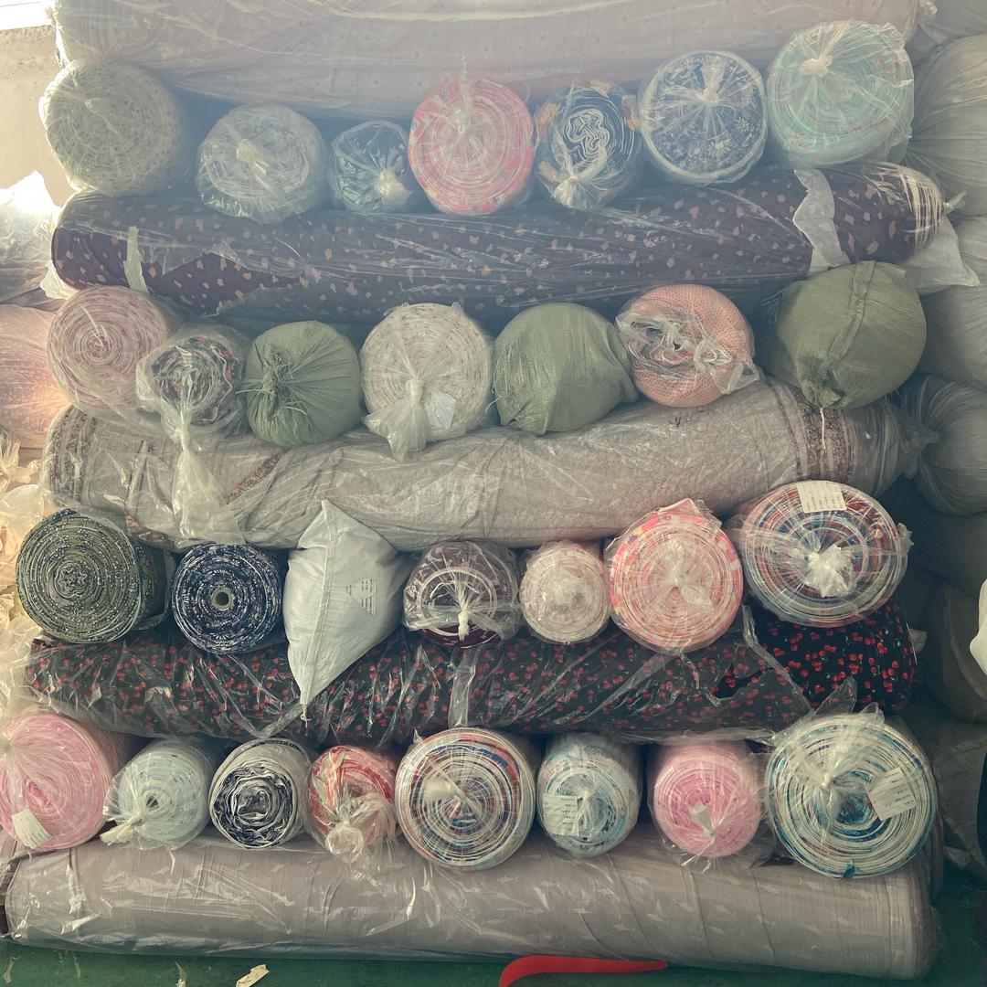 收售库存面料(氨超印花牛奶丝刷花兔毛)