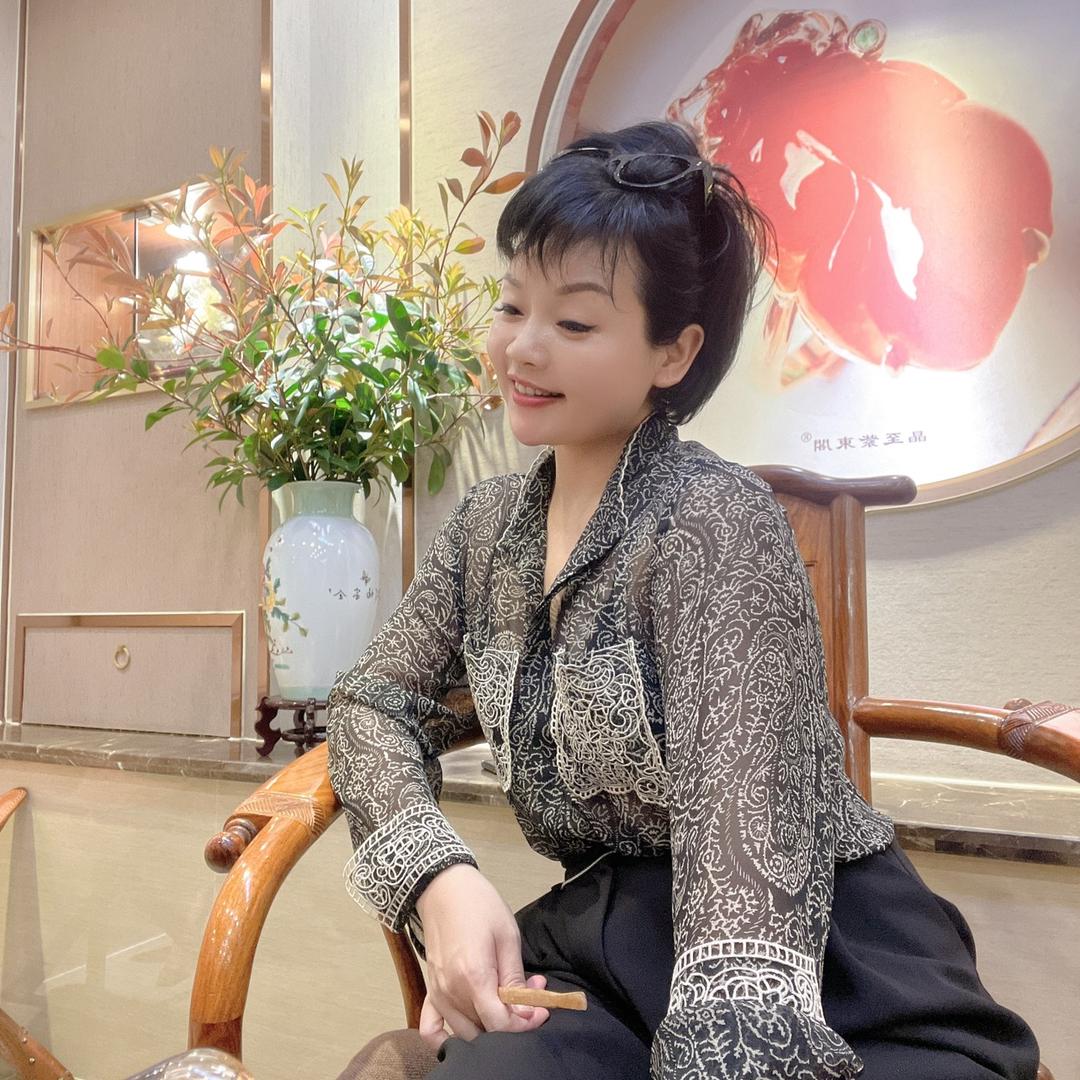 梅州市晶至紫东阁水晶店