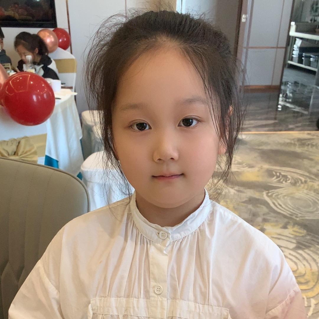英子