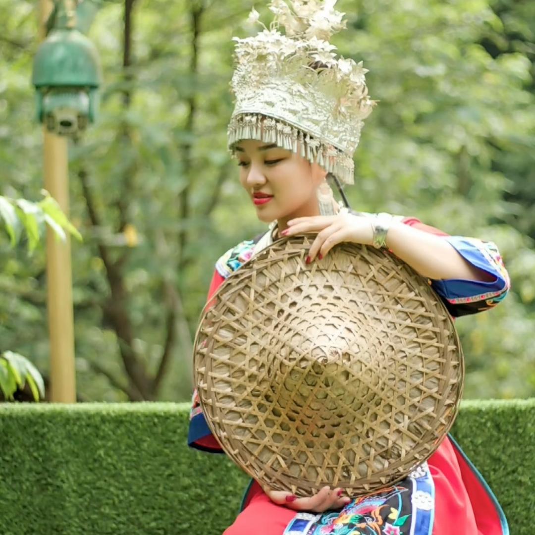 贵州苗族姑娘（阿雄代帕）