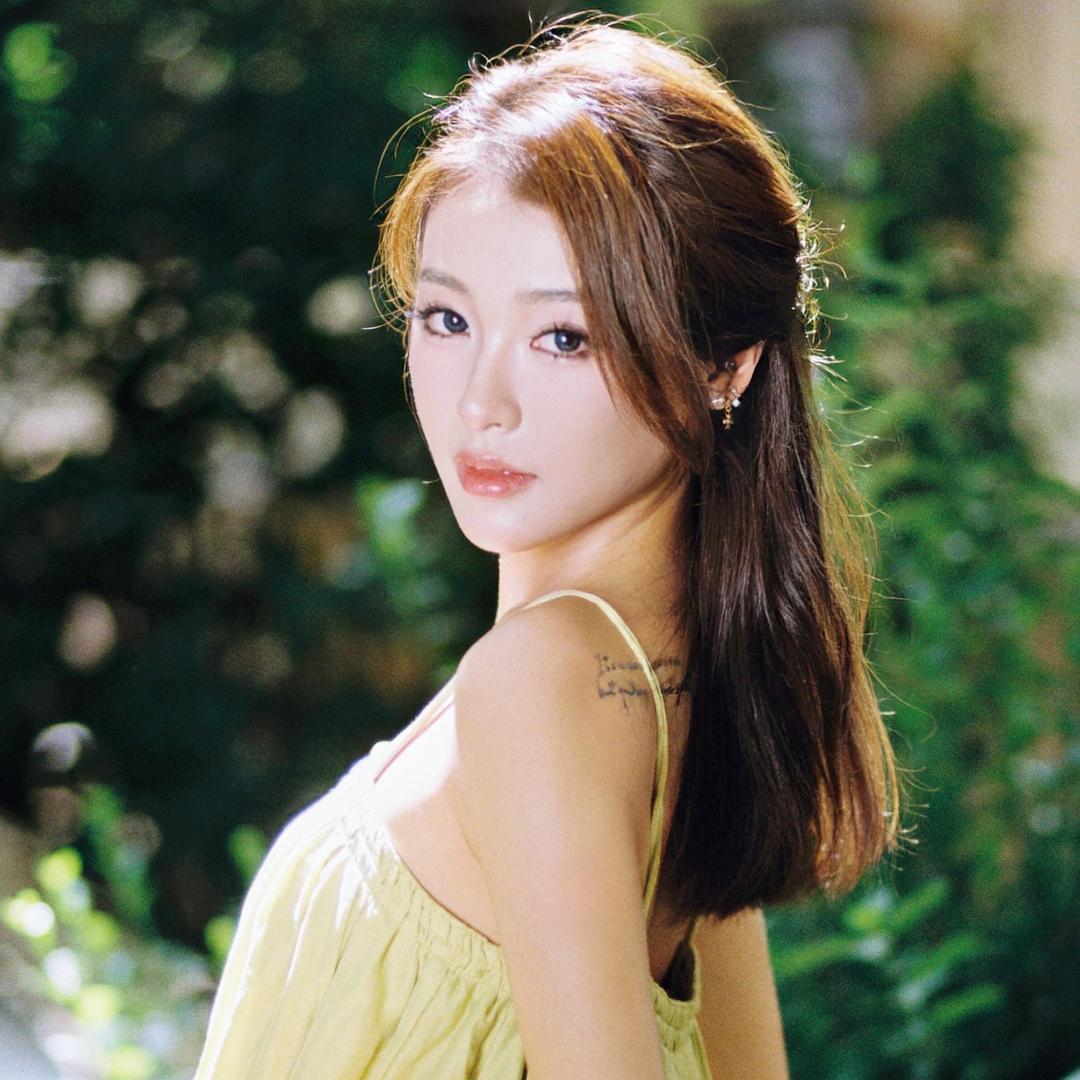 昍妤吃柚子