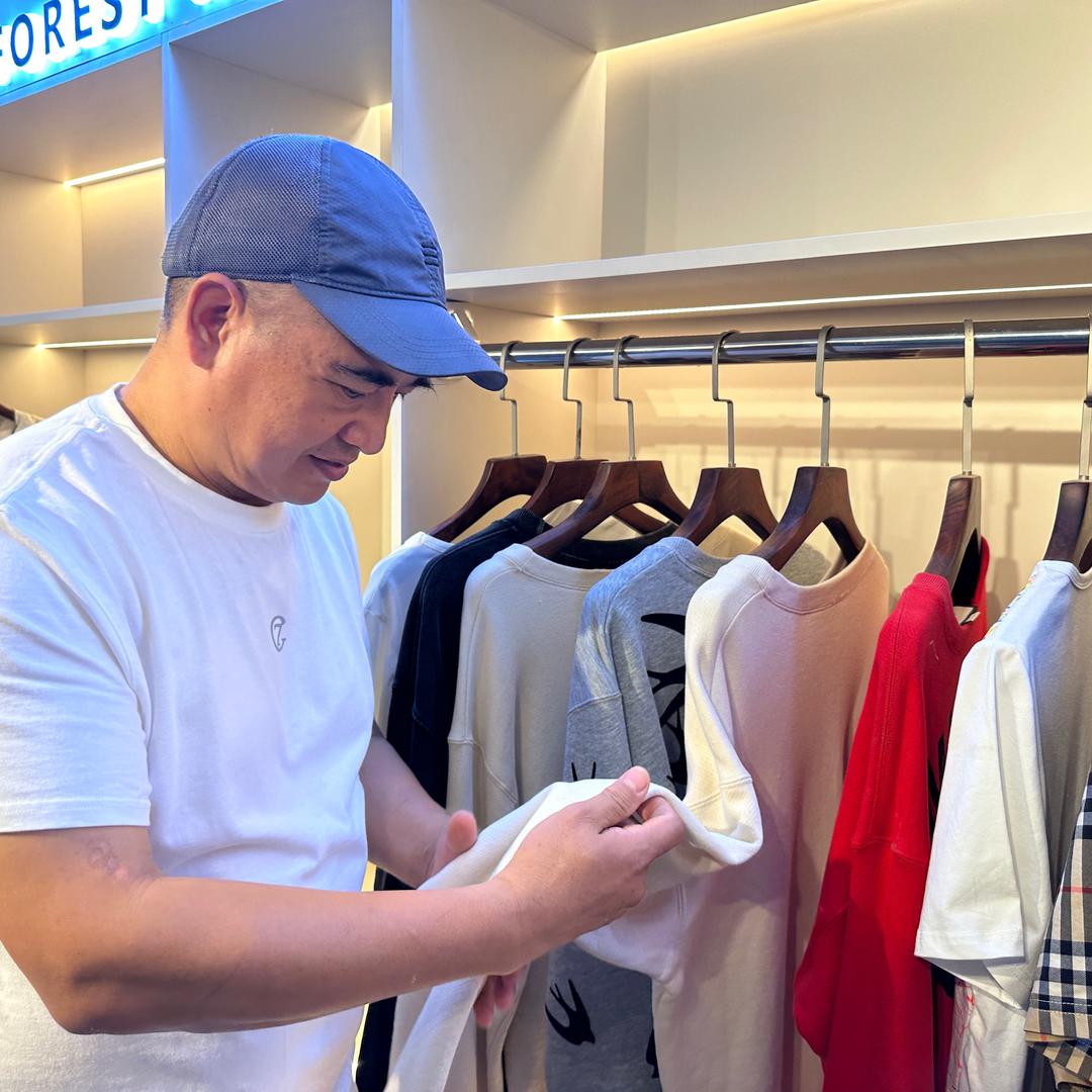 杉林狼潮牌T恤卫衣工厂店