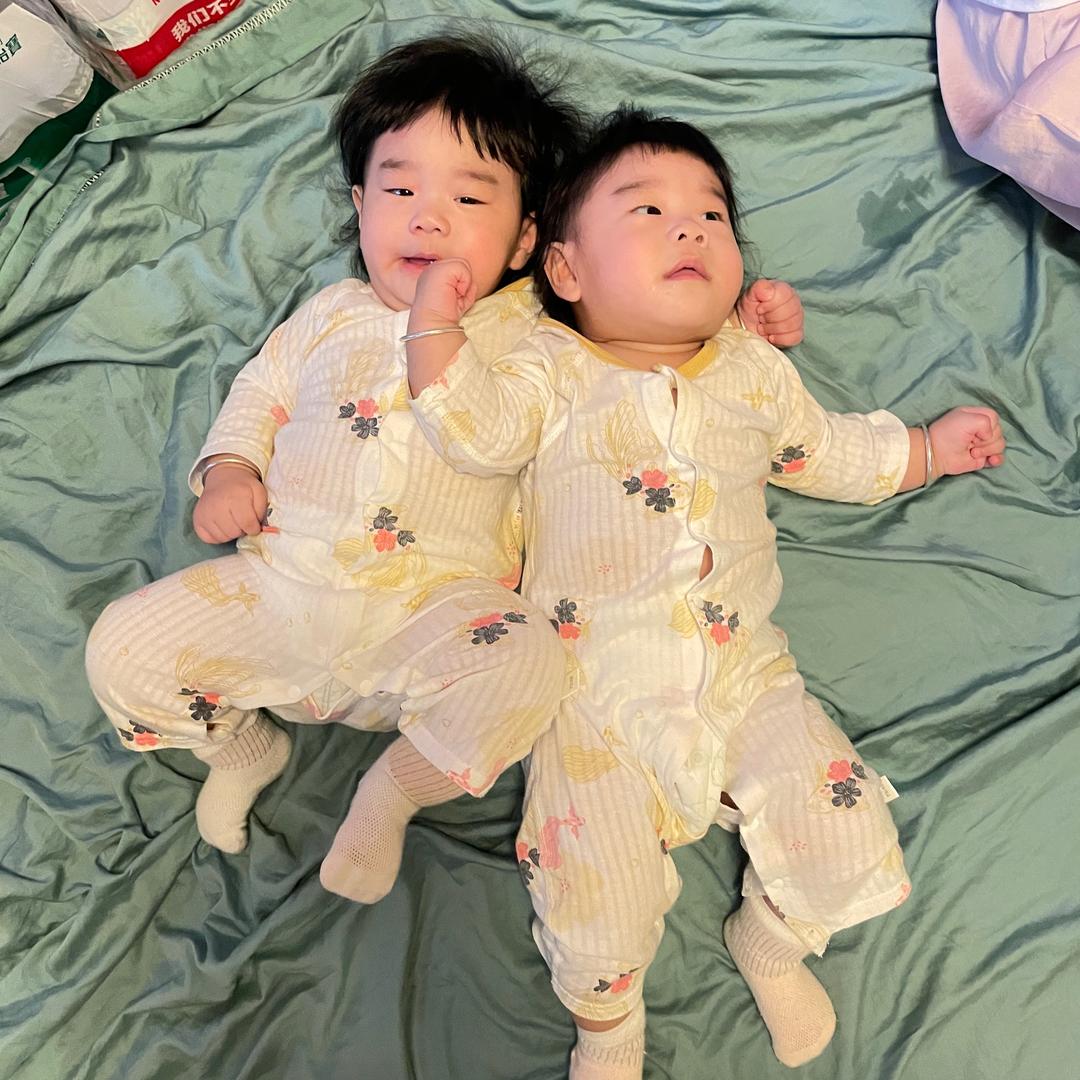 一个懒妈生了俩娃👯