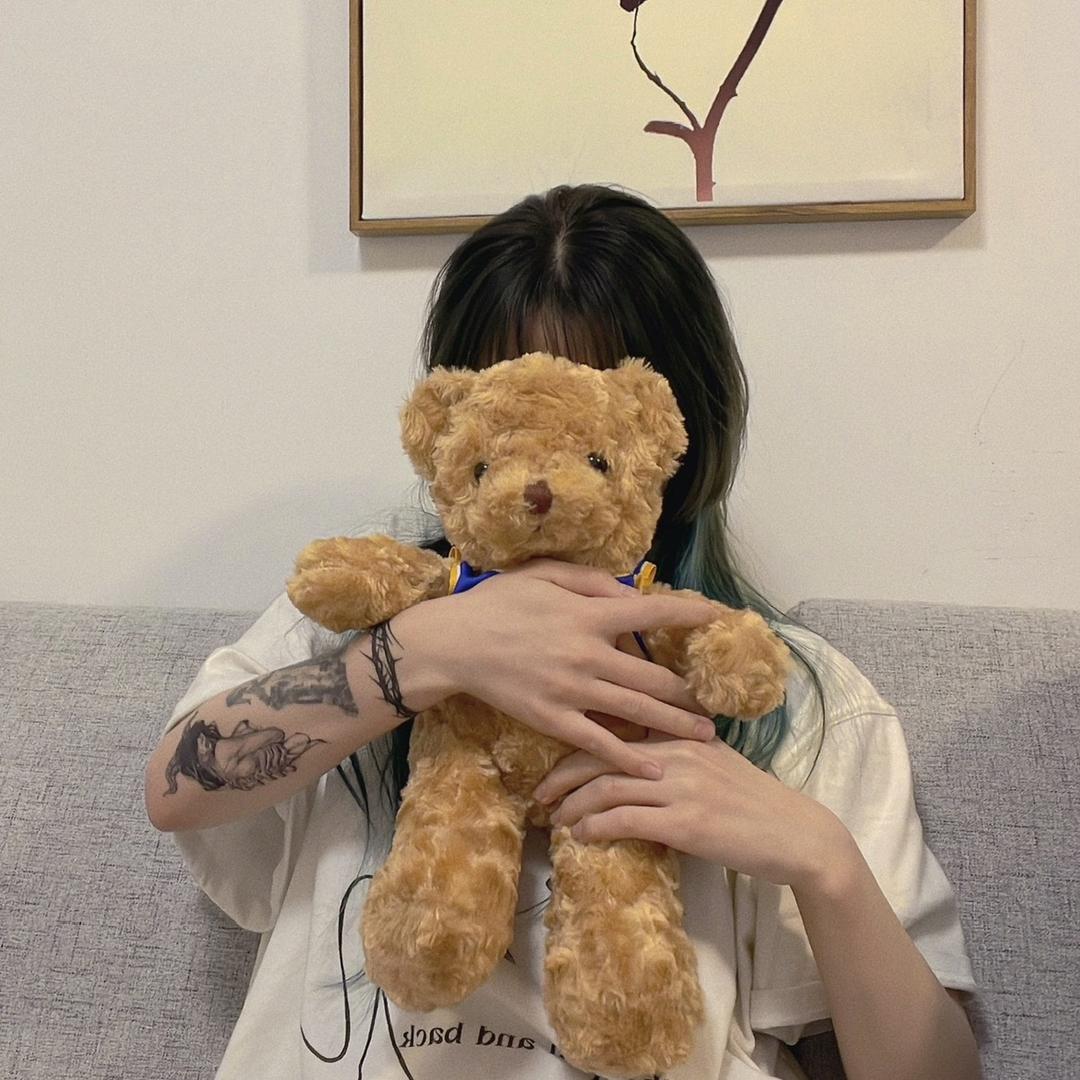 我才不要抱你呢