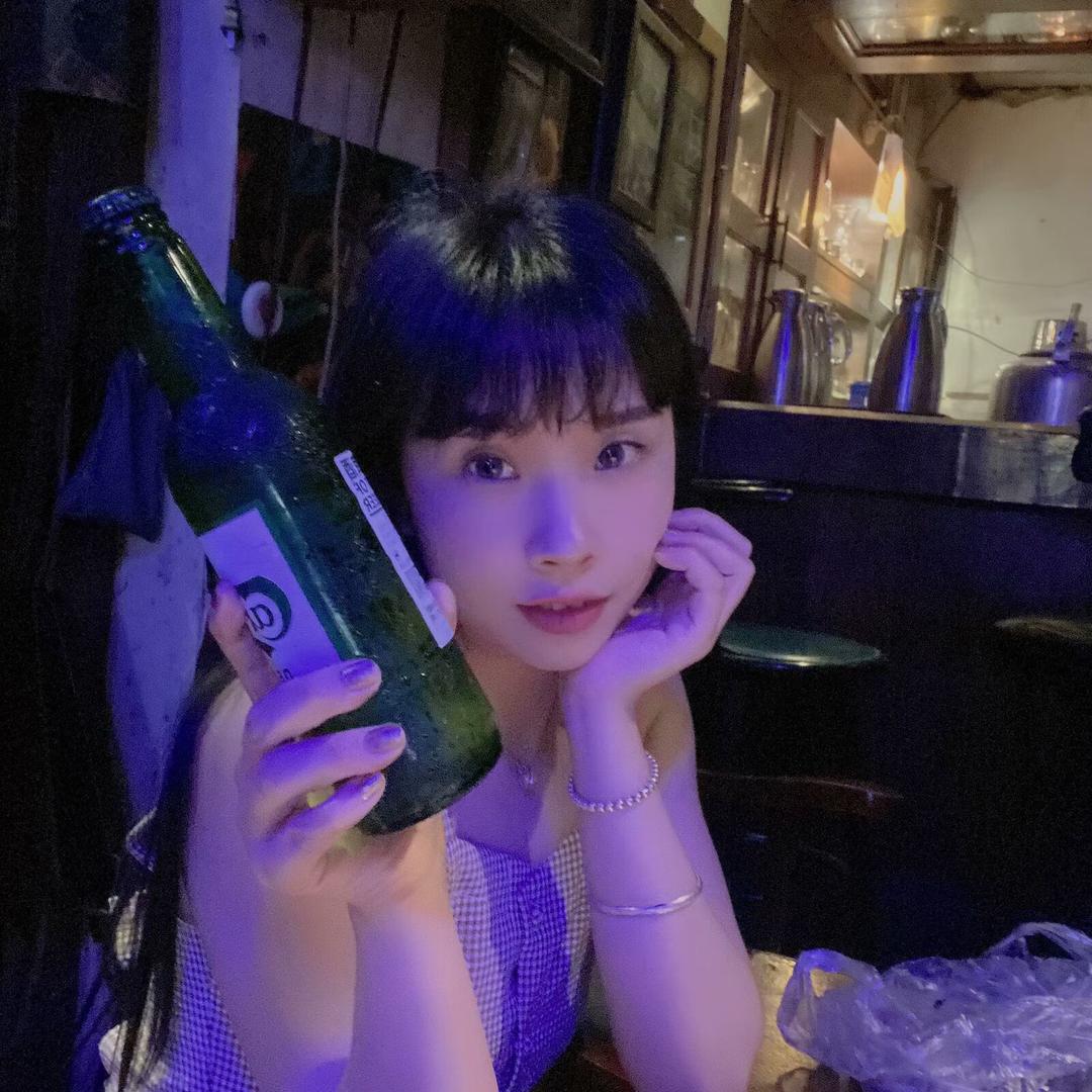 在万达卖珠宝的小姐姐