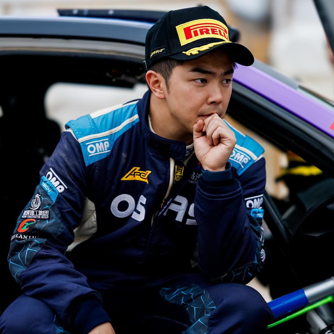 拉力赛领航员陈远松