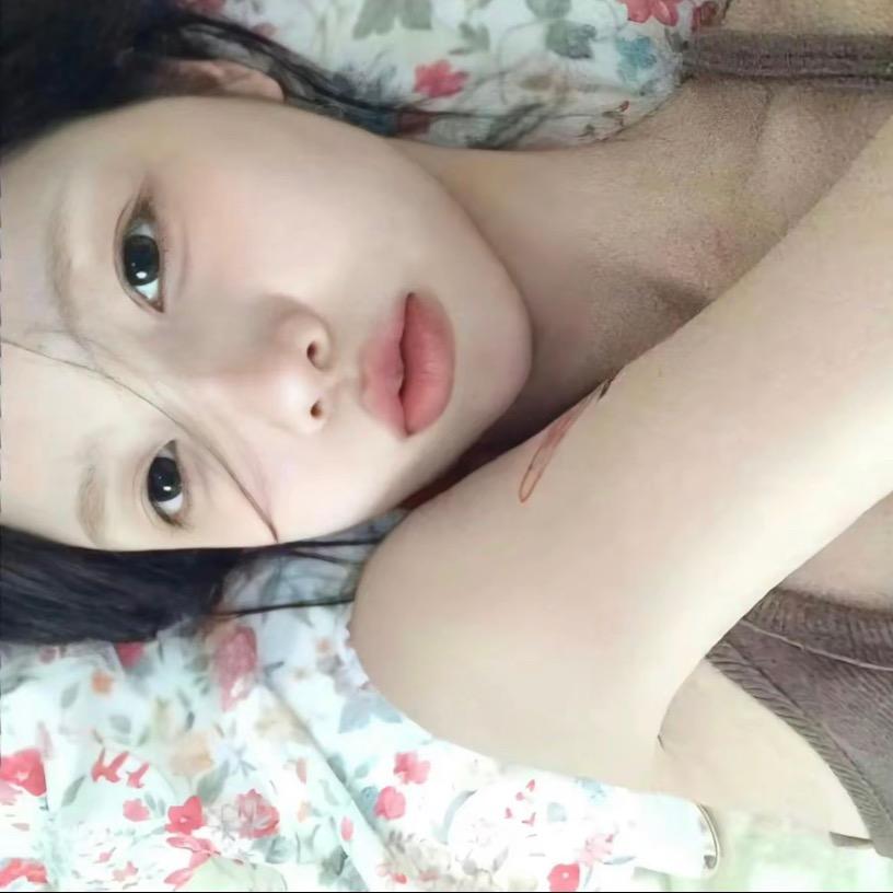 贱人滚出地球