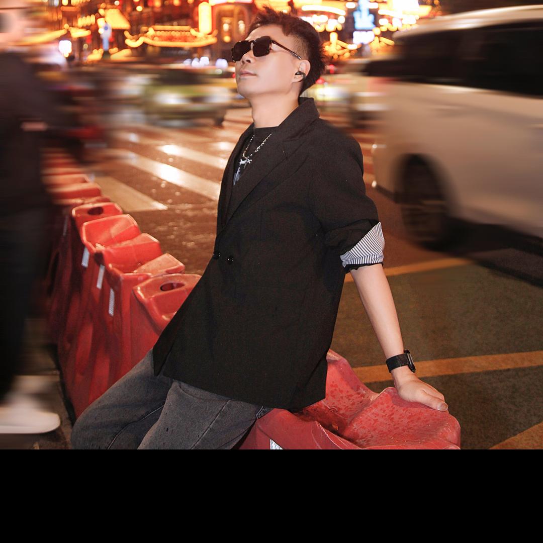 园洲减龄发型设计-龙龙