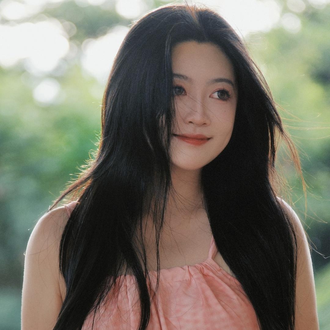 我穿粉色毛衣