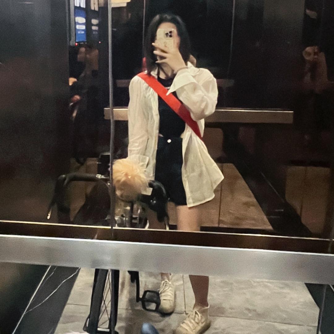 余美丽在探店