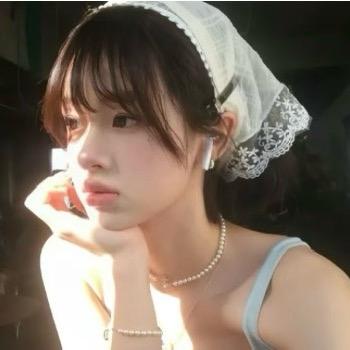 穿越成爱吃螺蛳粉的古早女神