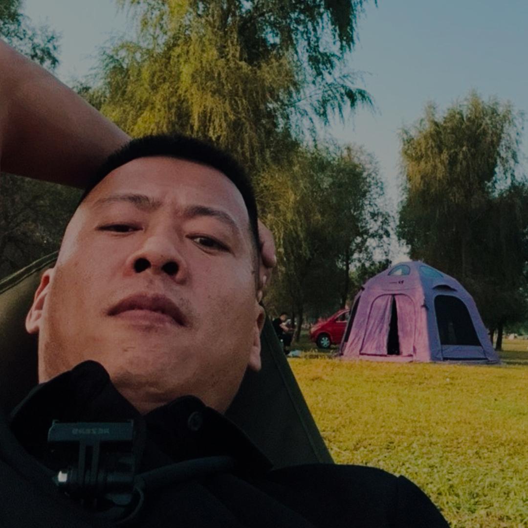 「黄老板」宏毅