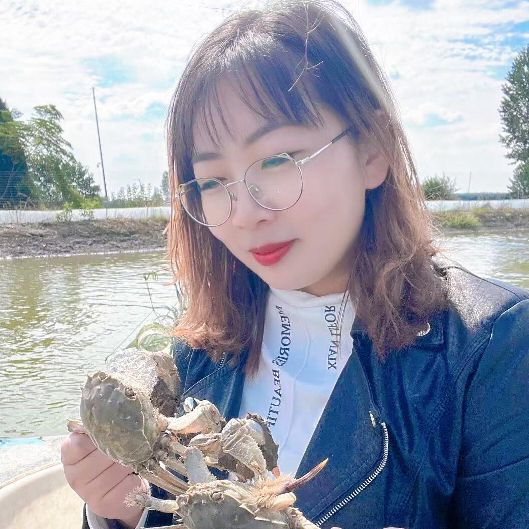 刘小勤兴化大闸蟹