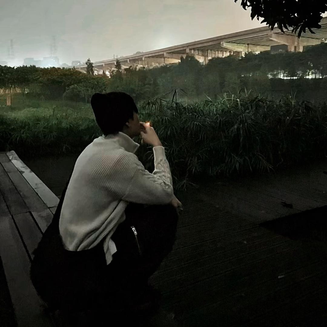 李炘楠.