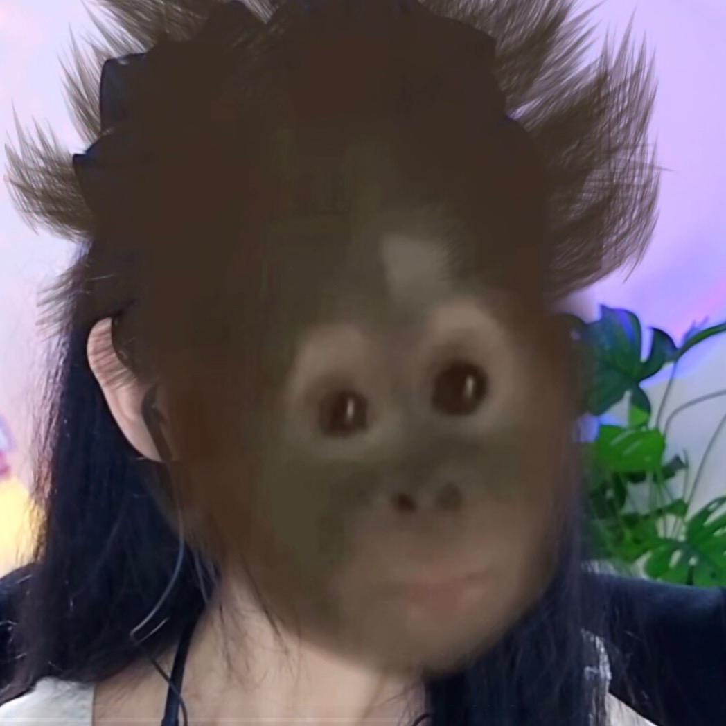 往猫宝身上吐口水