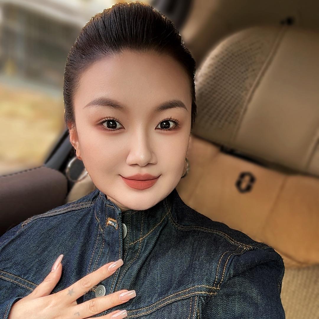 🩵红唇👄 Miss来