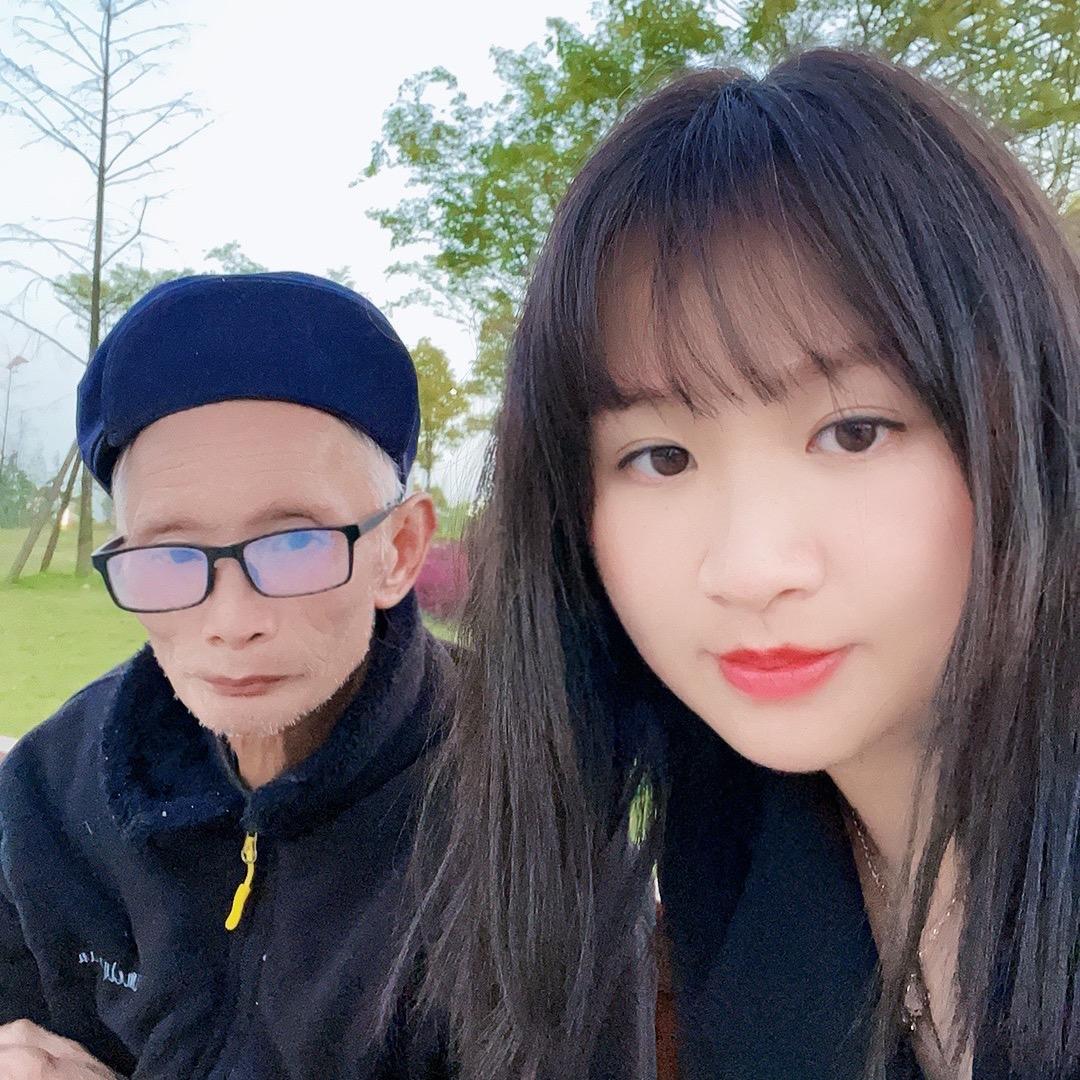 冯二妹陪伯父抗癌中