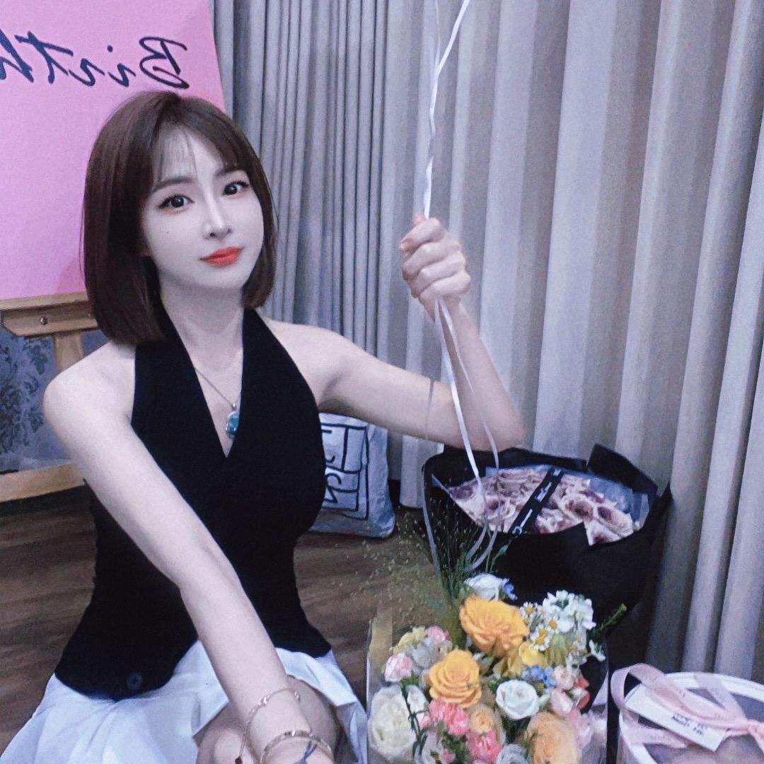 水瓶座的小姐姐🐱