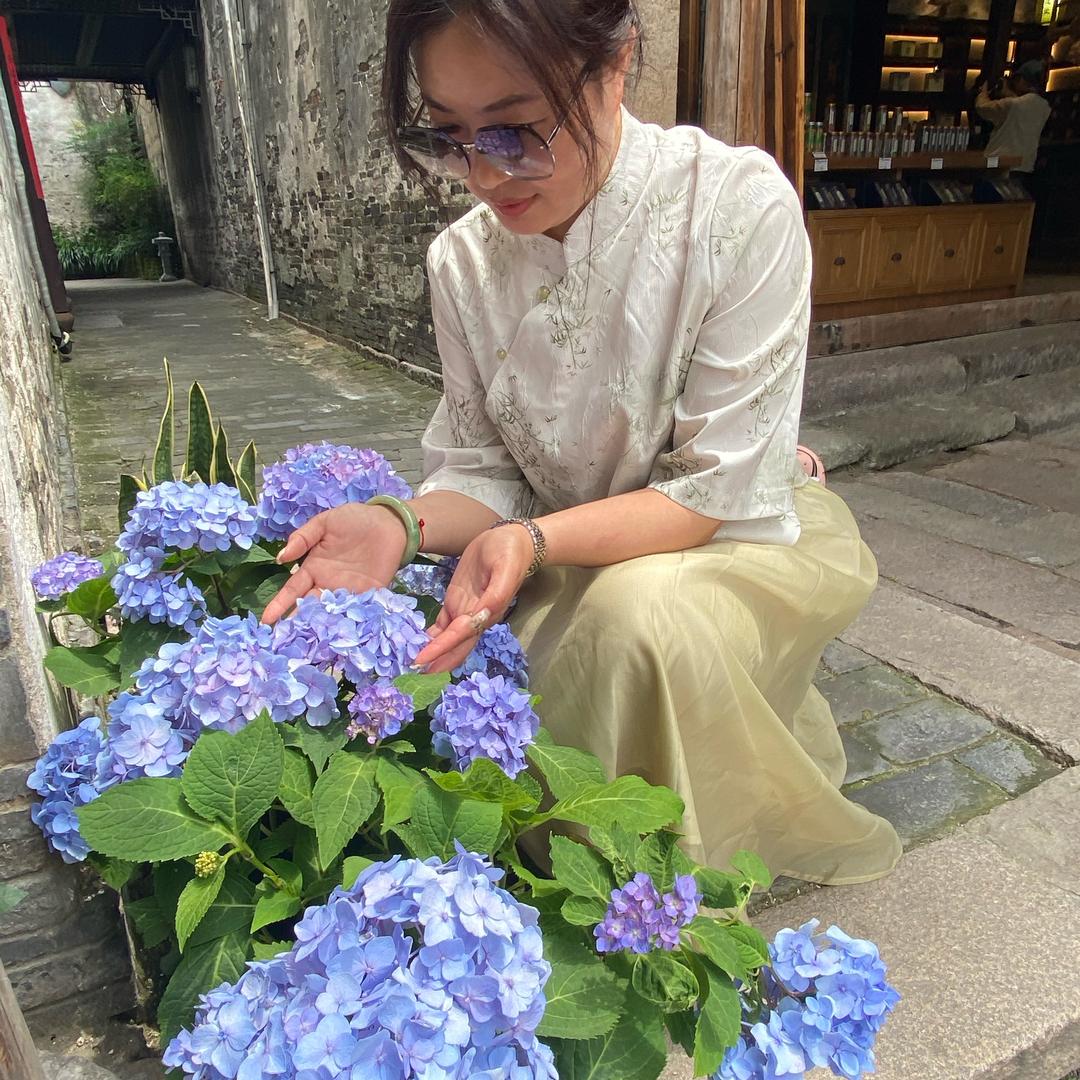 丹洋秘密花园店(商品在橱窗里)