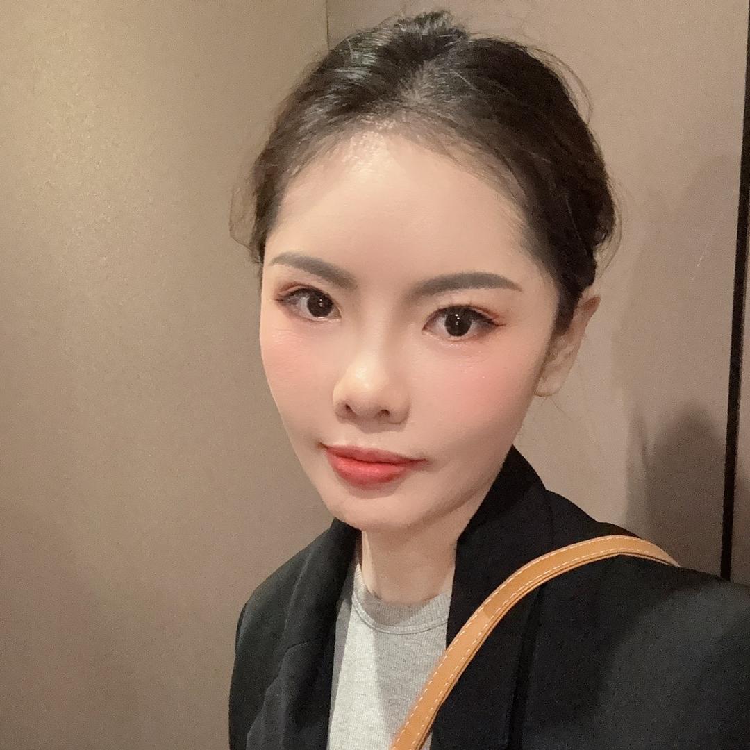 轻颜美学沙湾纹眉黄小婷