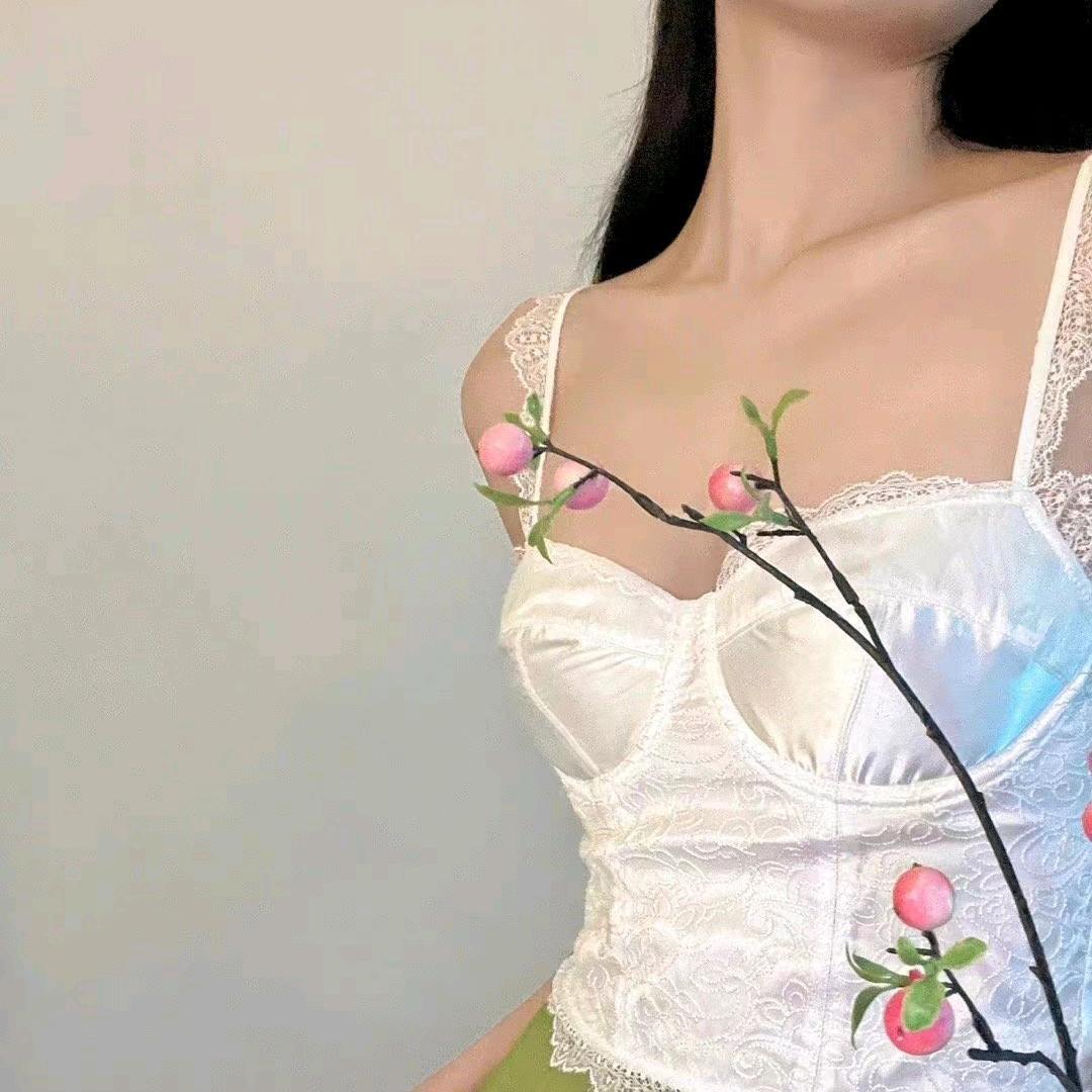 轻轻.