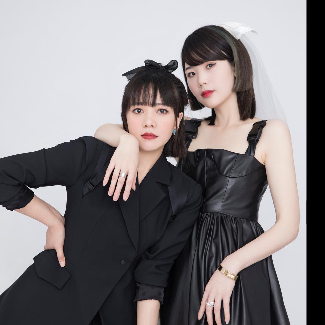 1990设计师女装、童装集成店