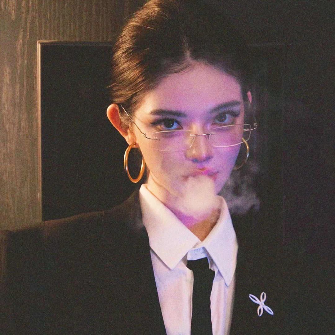 𝓦.