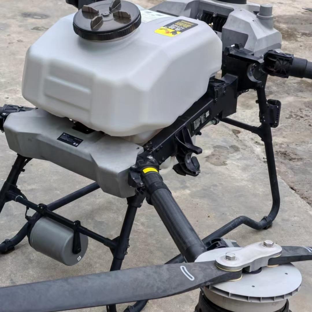 大疆无人机小何