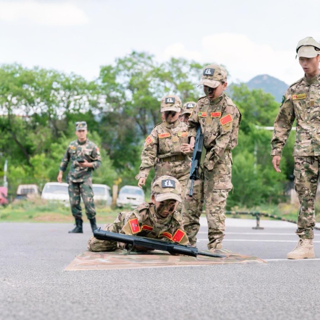 新疆迷彩少年军事夏令营