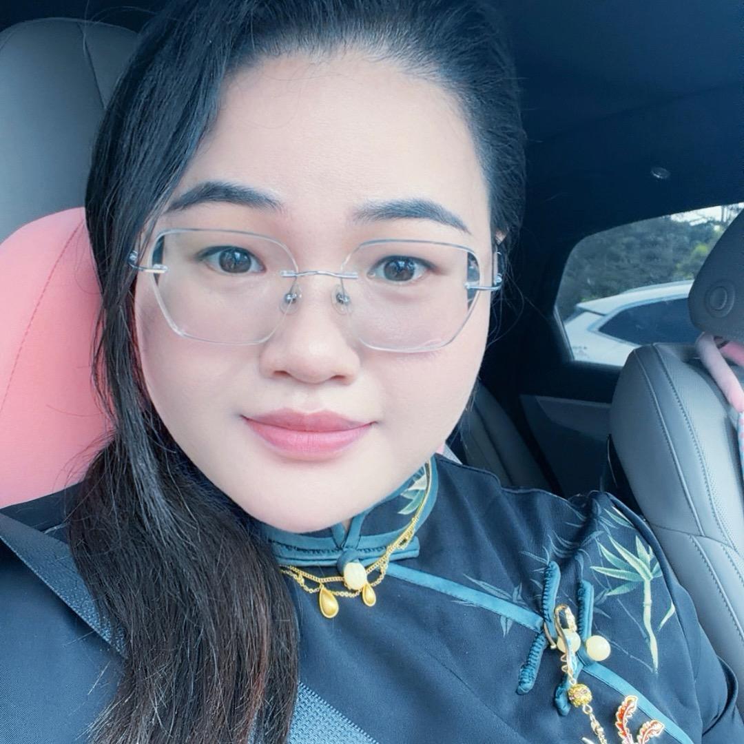 卖百香果苗的小颜