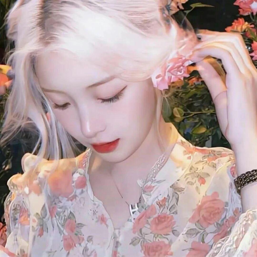 桃子喜欢穿裙子丶