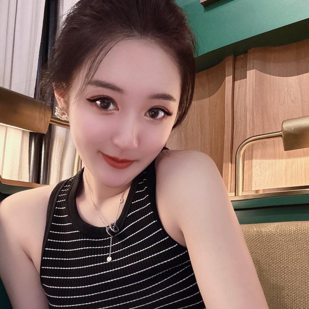 刘美美.